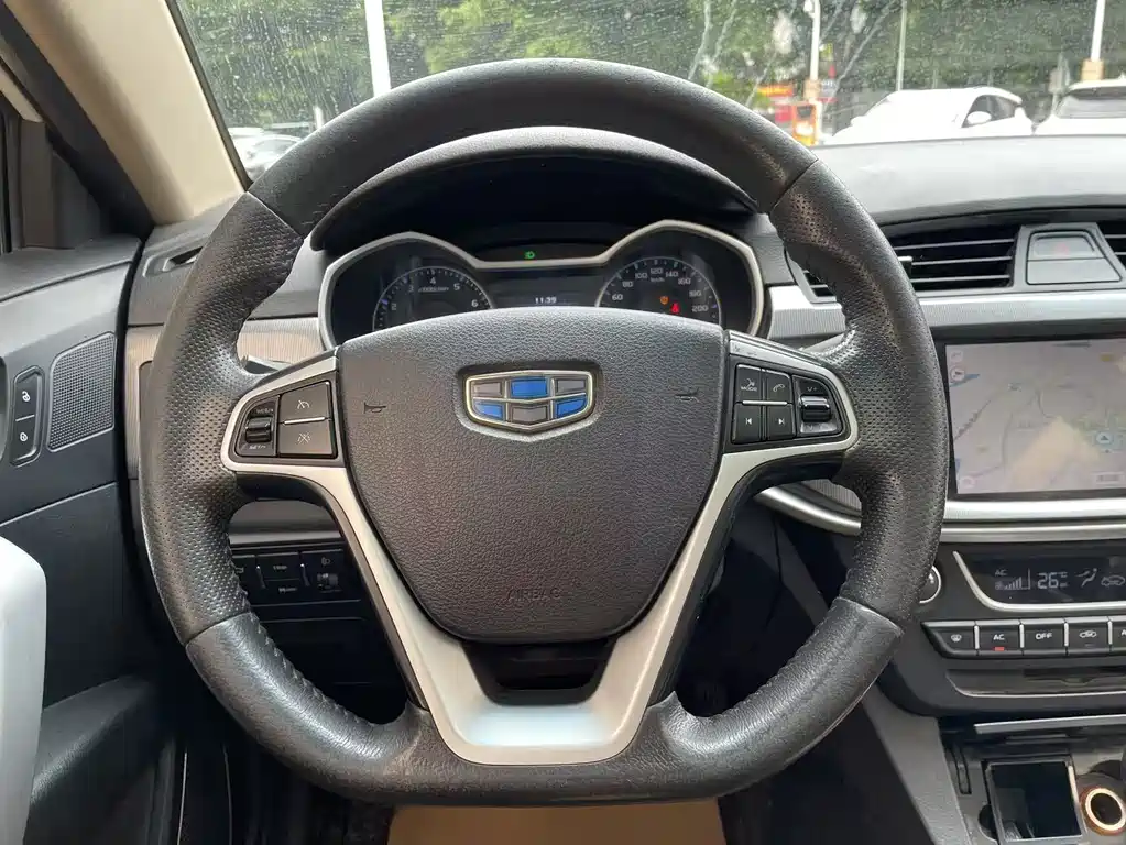 Geely Emgrand 2018 — фото 16