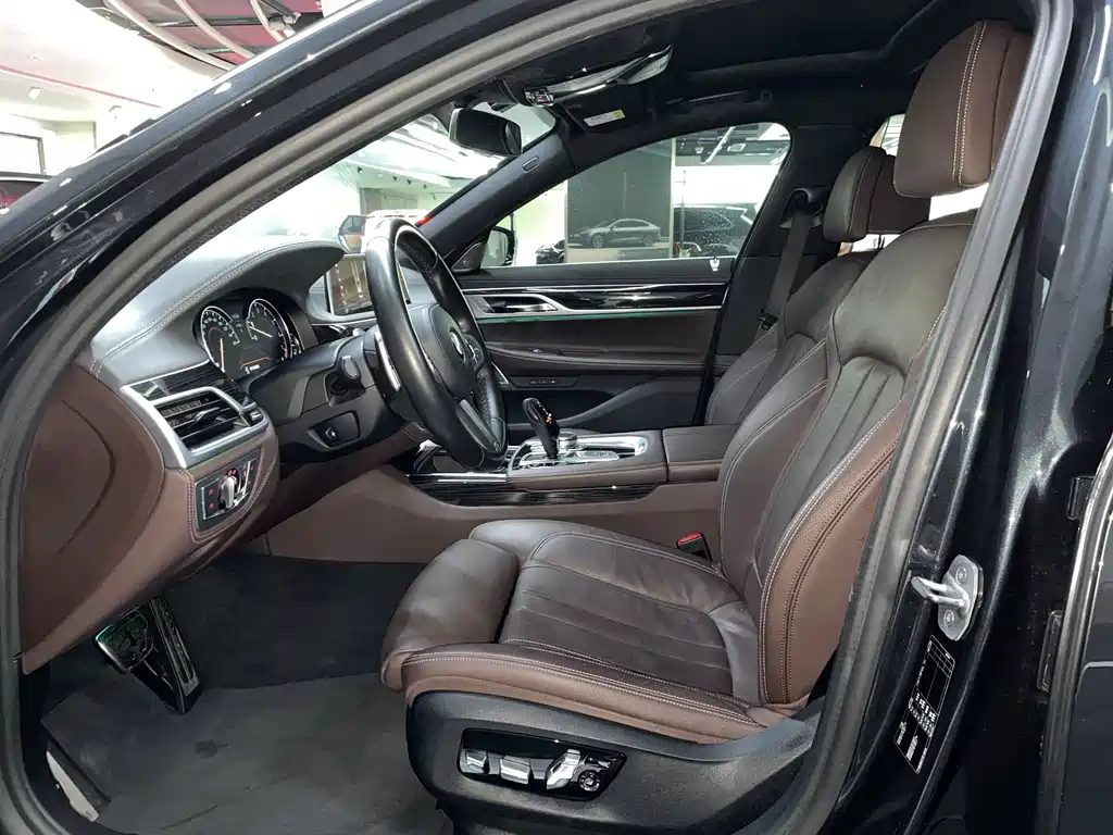 BMW 7 Series 2019 — фото 13