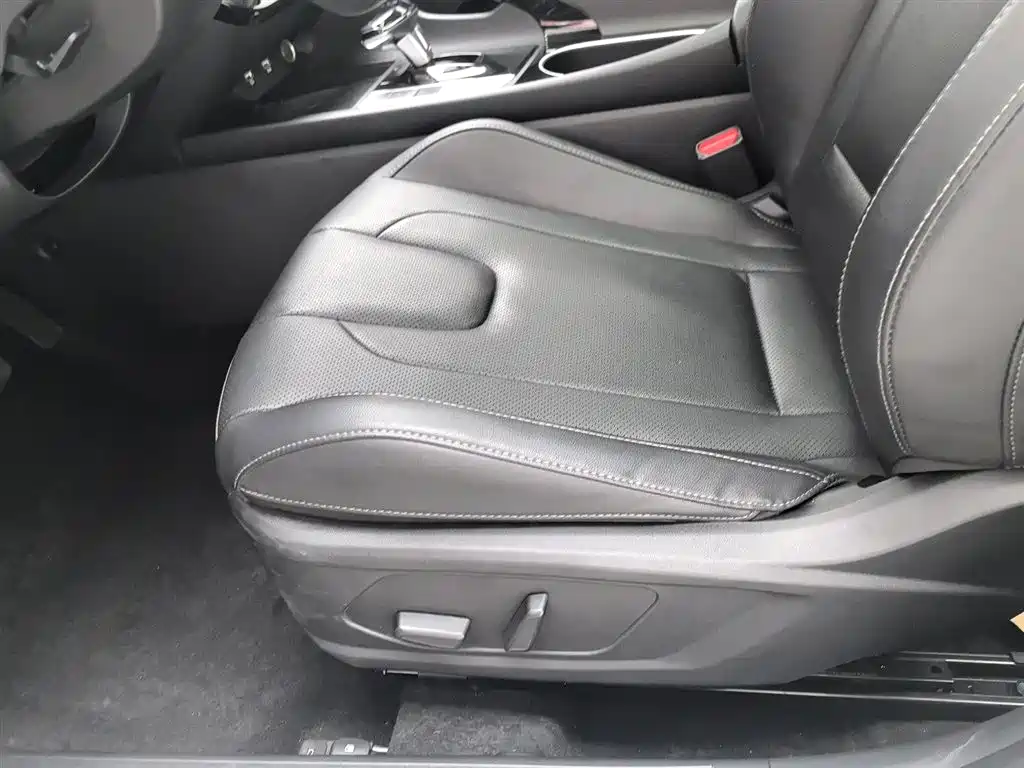 Hyundai Elantra 2022 — фото 20