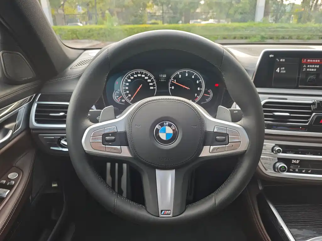 BMW 7 Series 2018 — фото 10