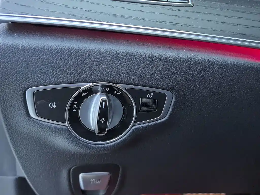 Mercedes-Benz E-Class 2020 — фото 18