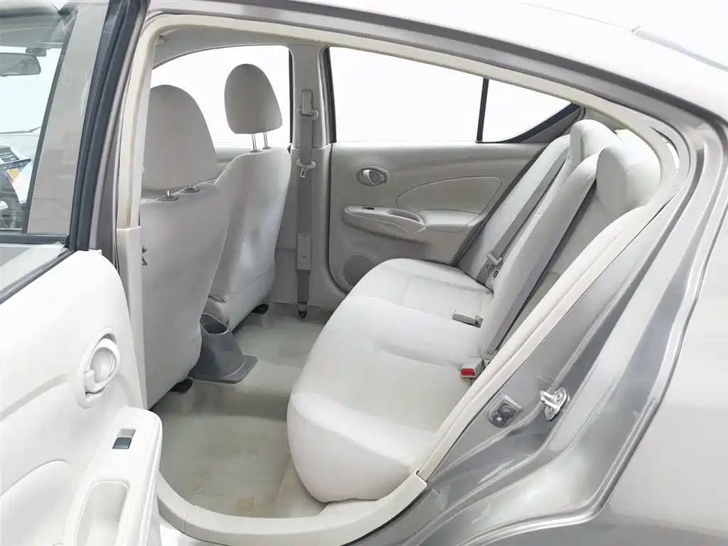 Nissan Sunny 2017 — фото 15
