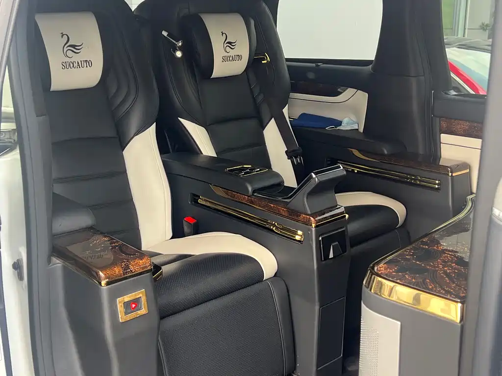 Toyota Alphard 2019 — фото 18
