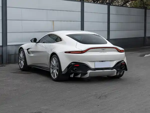 Aston Martin V8 Vantage 2019