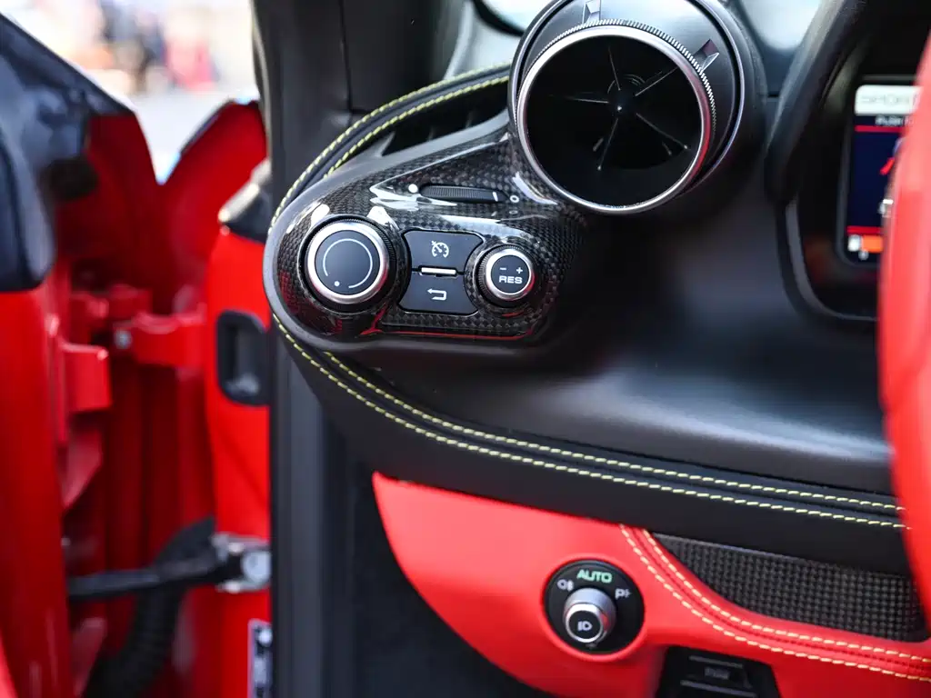 Ferrari F8 2022 — фото 14