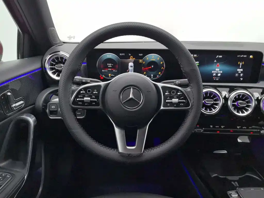 Mercedes-Benz A-Class 2021 — фото 11