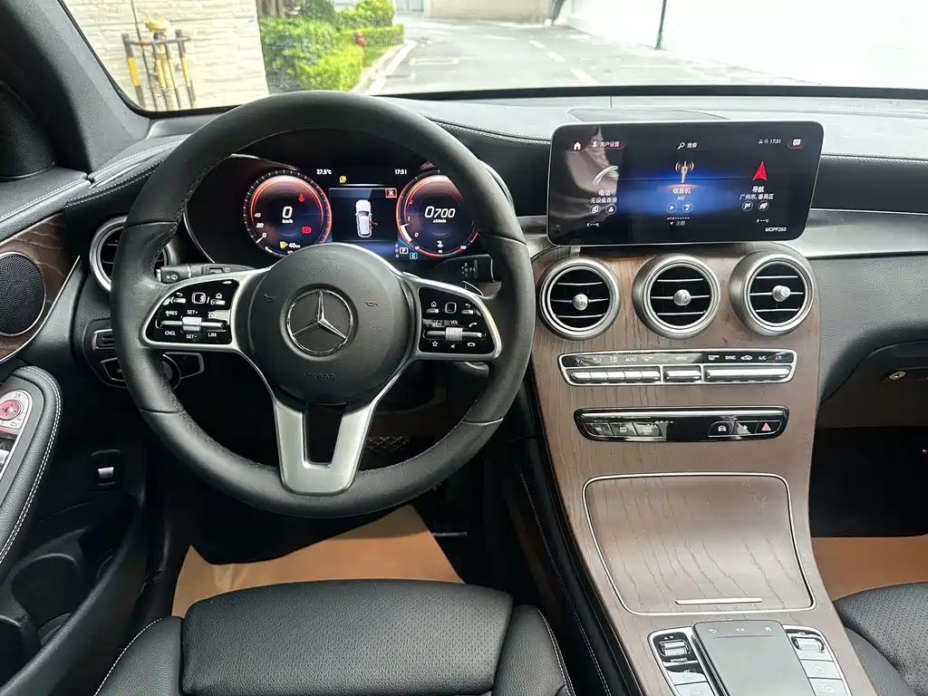 Mercedes-Benz GLC 2020 — фото 26