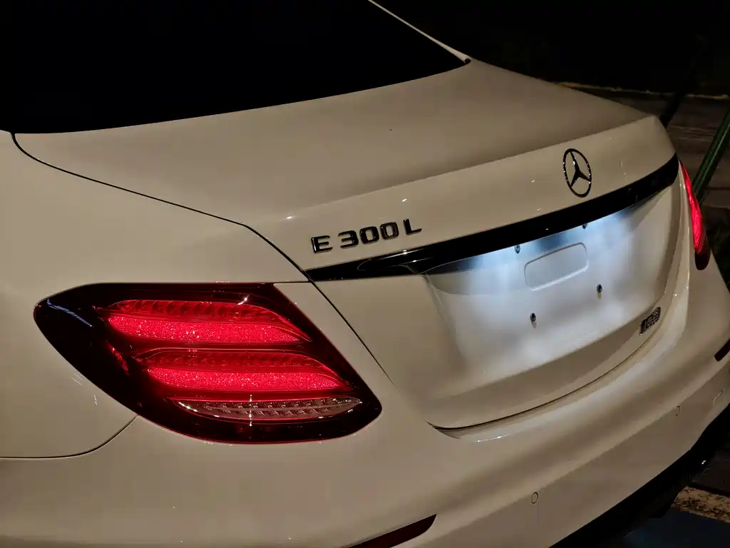 Mercedes-Benz E-Class 2018 — фото 19