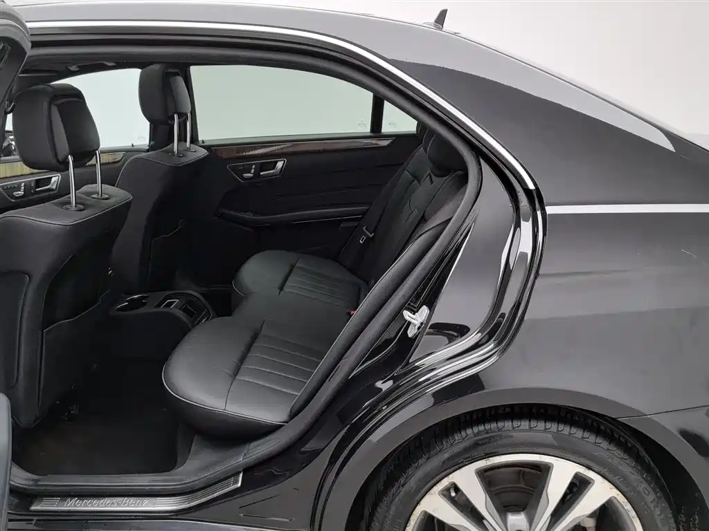 Mercedes-Benz E-Class 2016 — фото 15