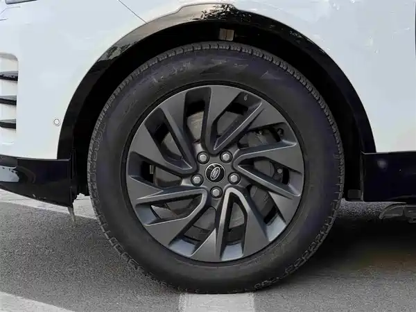Land Rover Discovery 2023