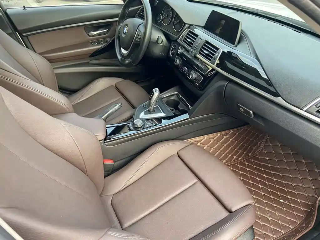BMW 3 Series 2018 — фото 13