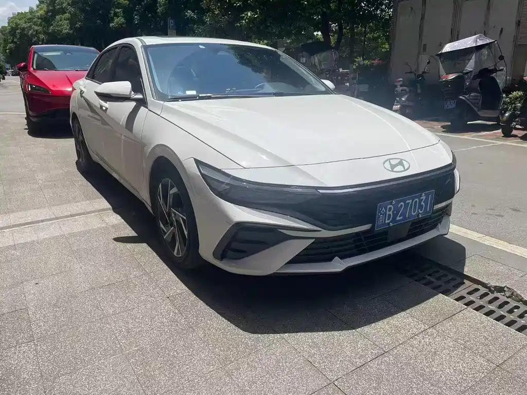 Hyundai Elantra 2023 — фото 3