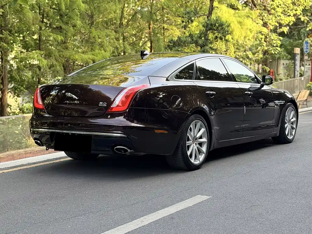 Jaguar XJ 2017 — фото 2