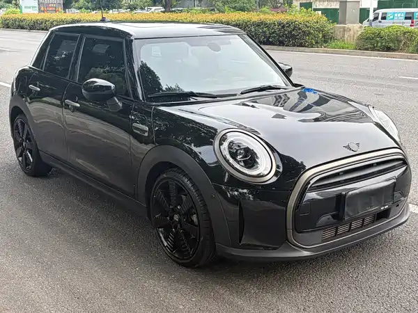 MINI MINI 2023