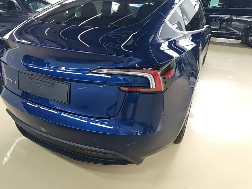 Tesla Model 3 2025 — фото 8