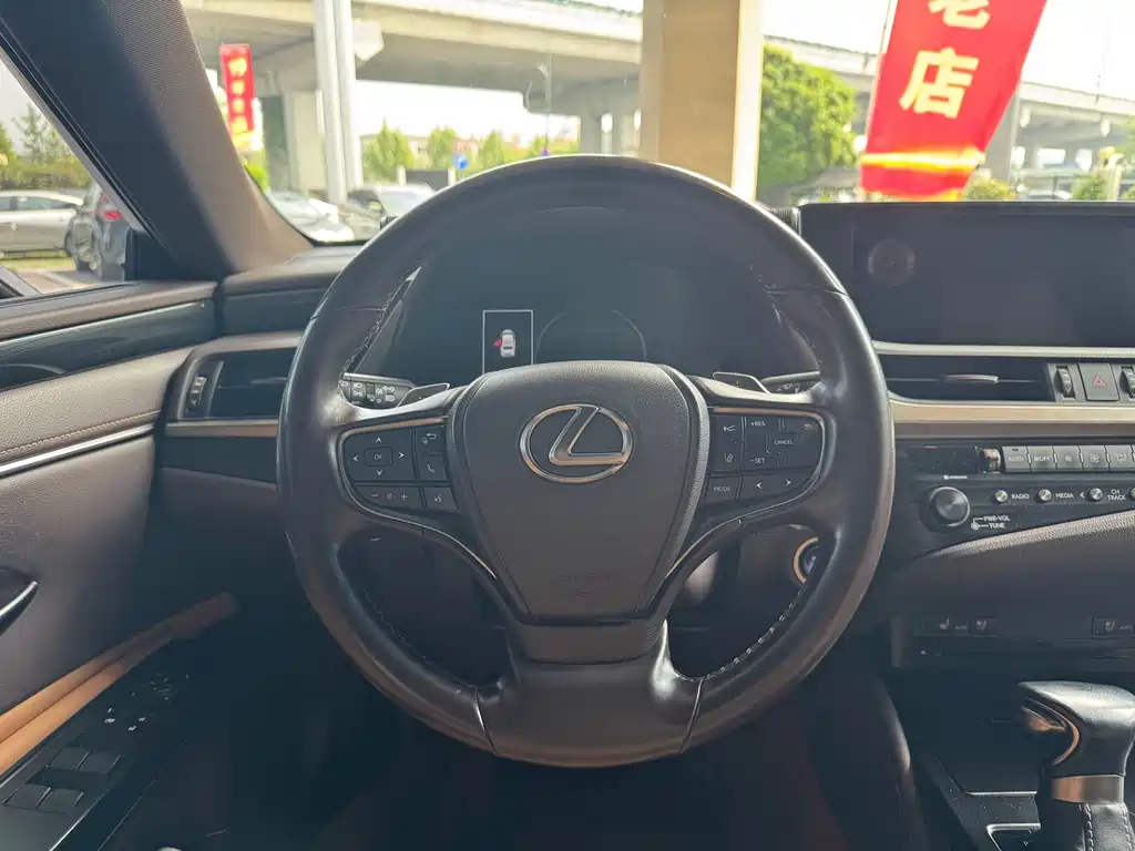 Lexus ES 2020 — фото 11