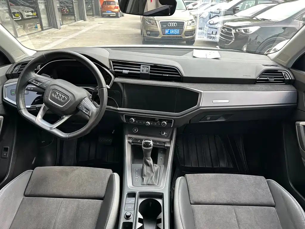 Audi Q3 2021 — фото 13