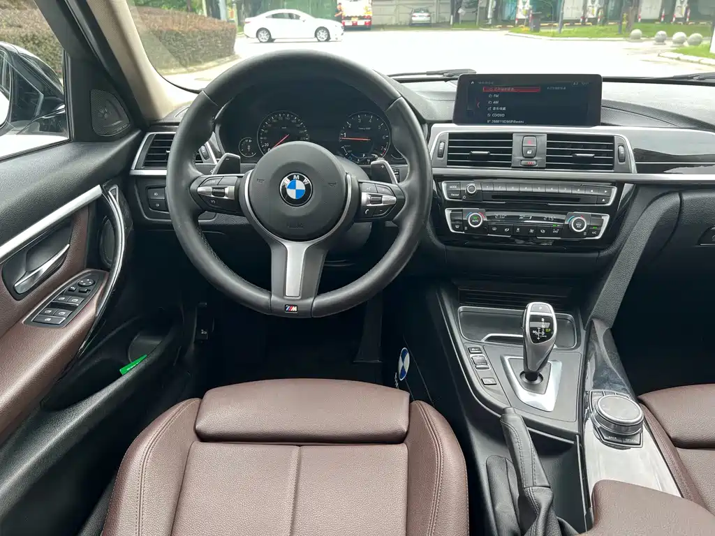 BMW 3 Series 2018 — фото 21