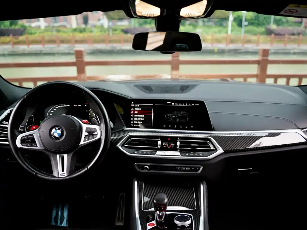 BMW X6 M 2023 — фото 11