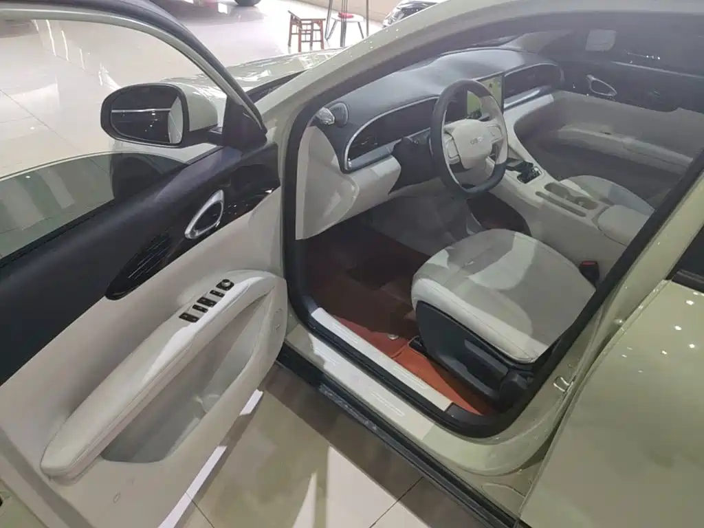 Geely Galaxy Starwish 2026 — фото 16