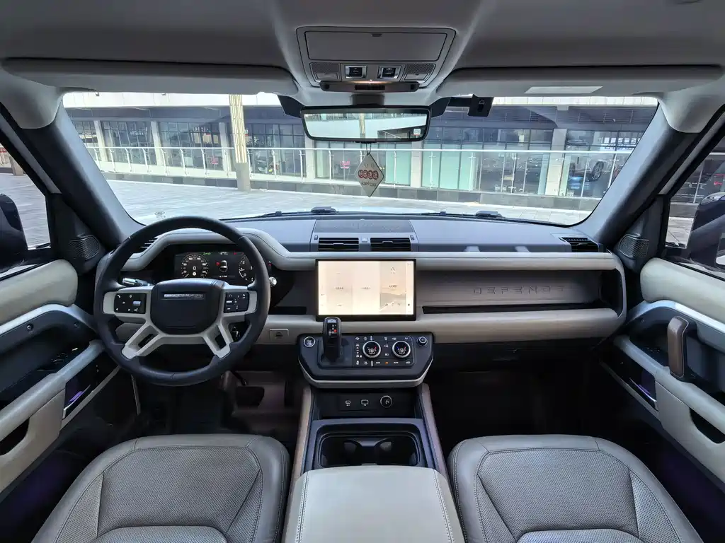 Land Rover Defender 2022 — фото 10