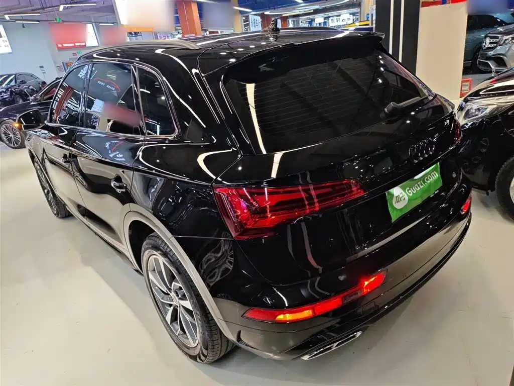 Audi Q5L 2023 — фото 23