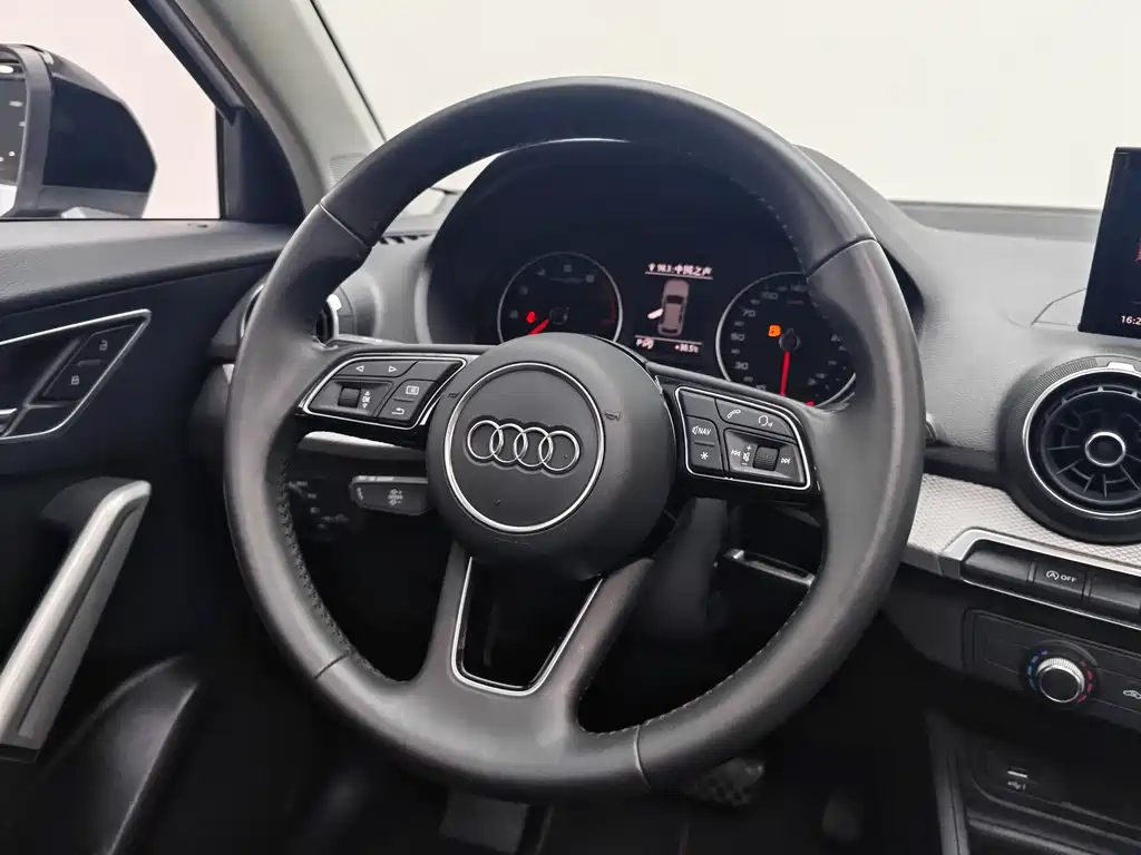 Audi Q2L 2021 — фото 16