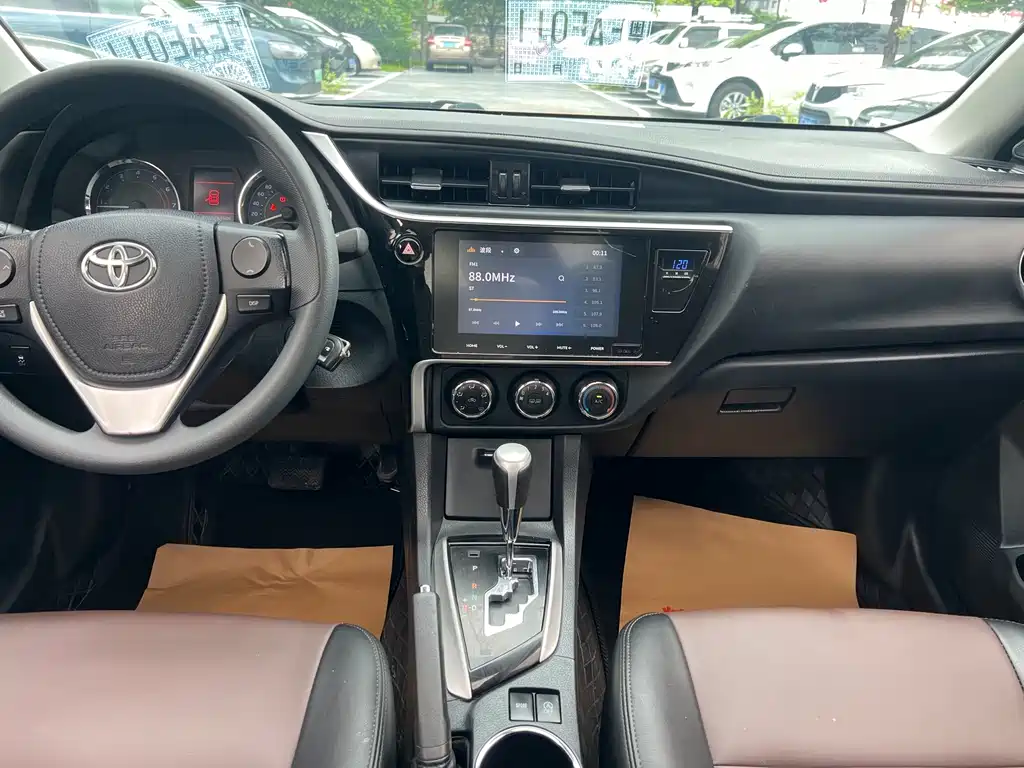 Toyota Corolla 2018 — фото 14