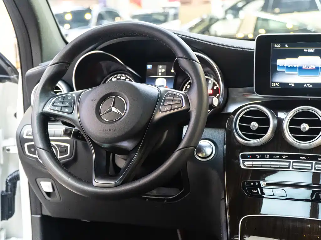 Mercedes-Benz GLC 2019 — фото 18
