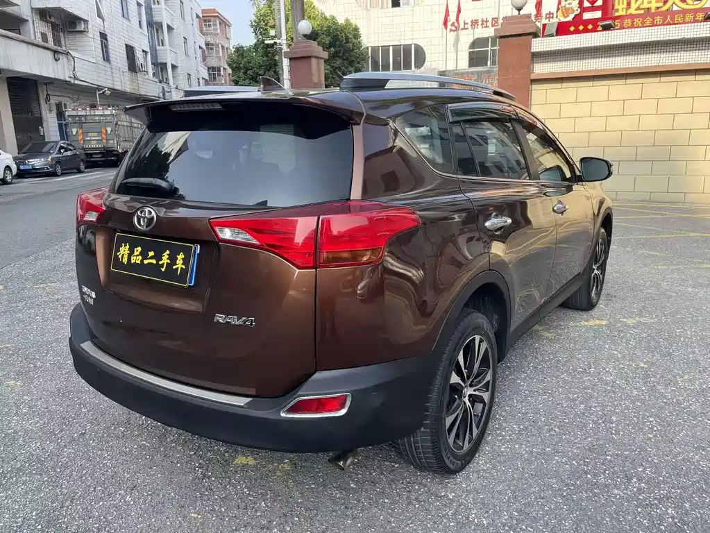 Toyota RAV4 2015 — фото 5