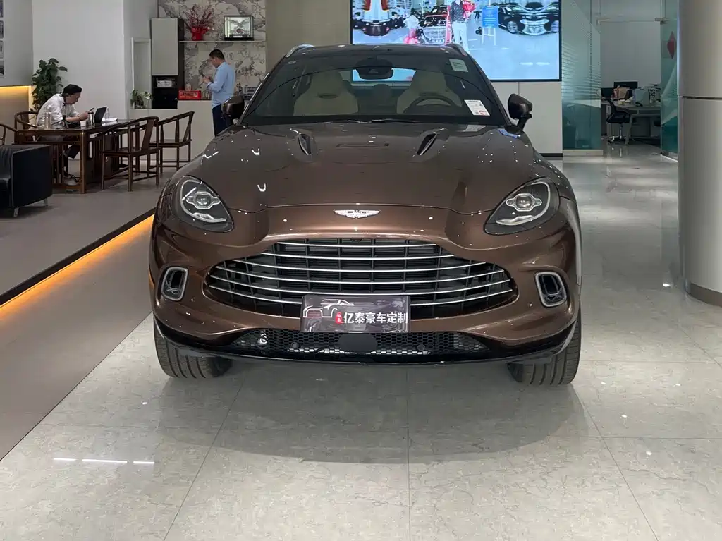 Aston Martin DBX — фото 2