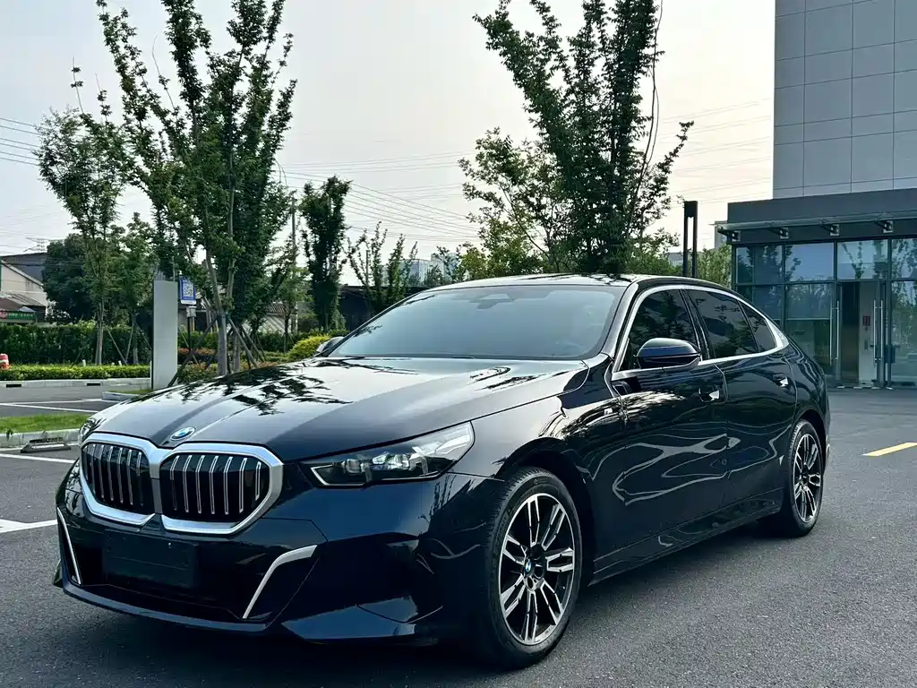 BMW 5 Series 2025