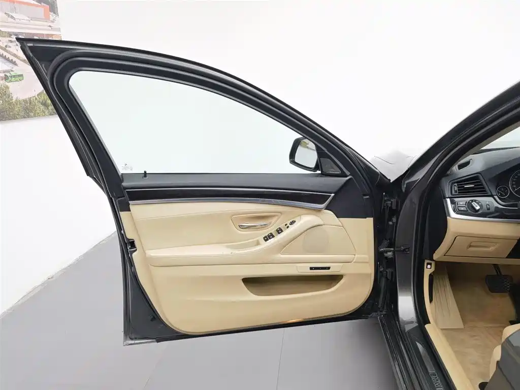 BMW 5 Series 2014 — фото 8