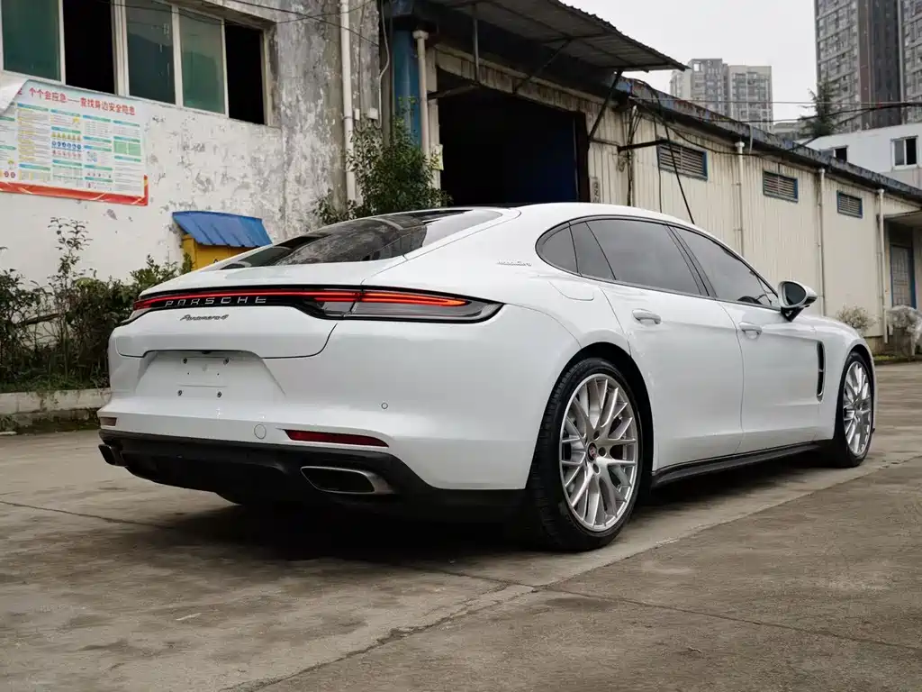 Porsche Panamera 2023