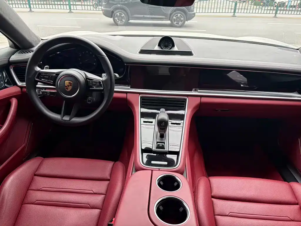 Porsche Panamera 2023