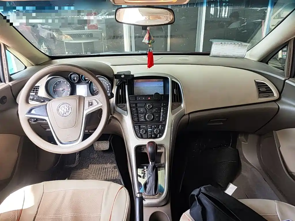 Buick Excelle 2015 — фото 10