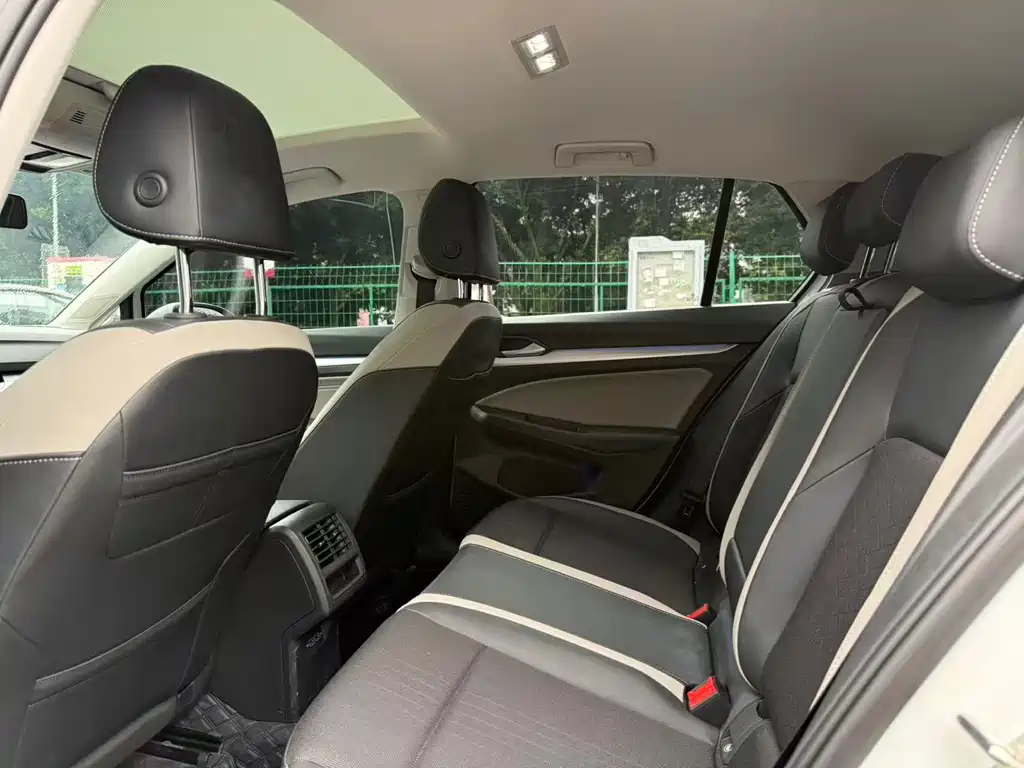 Volkswagen Golf 2024