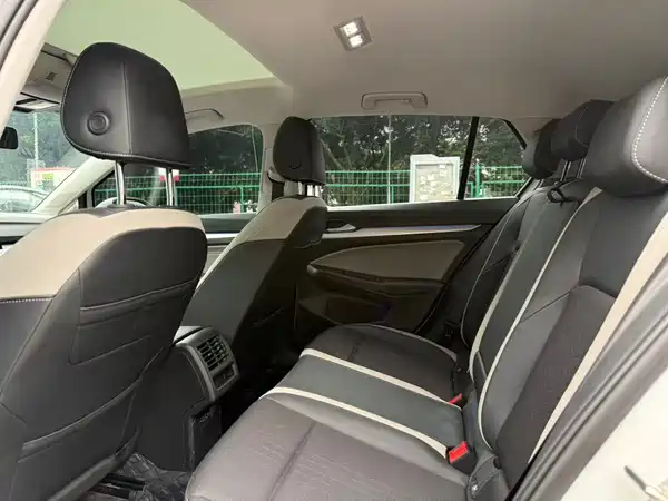 Volkswagen Golf 2024
