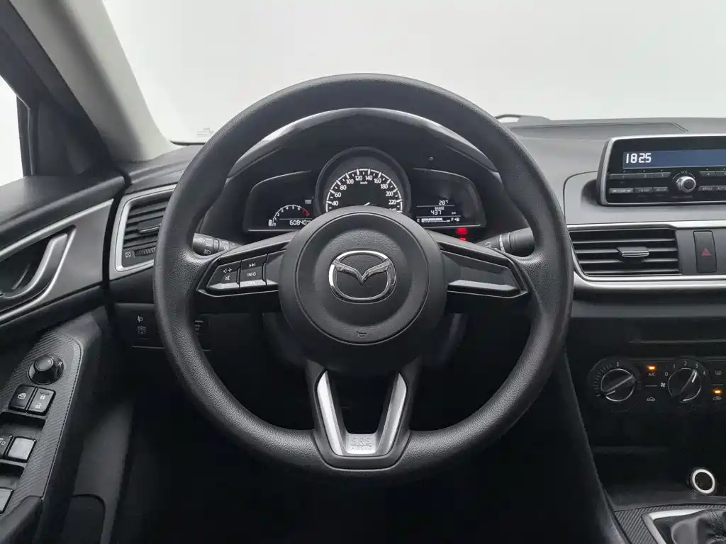 Mazda 3 Axela 2018 — фото 11