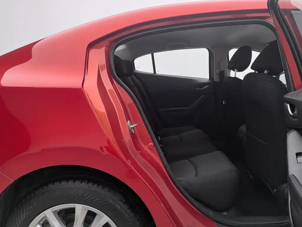 Mazda 3 Axela 2018 — фото 15