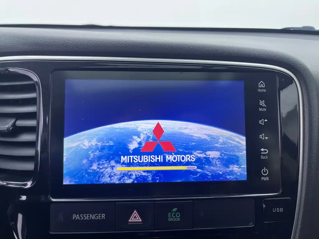 Mitsubishi Outlander 2017 — фото 9