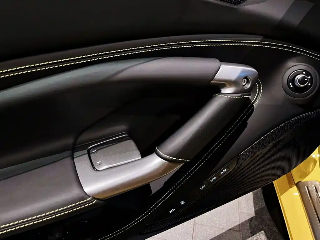 Ferrari F8 2023 — фото 15