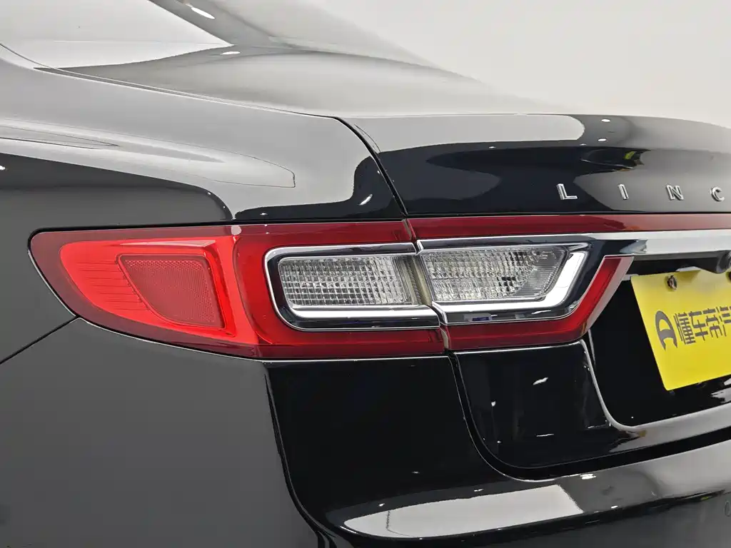 Lincoln Continental 2017 — фото 15