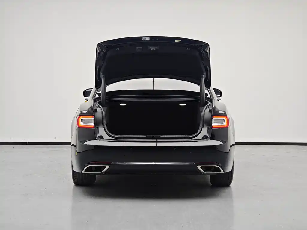 Lincoln Continental 2017 — фото 11
