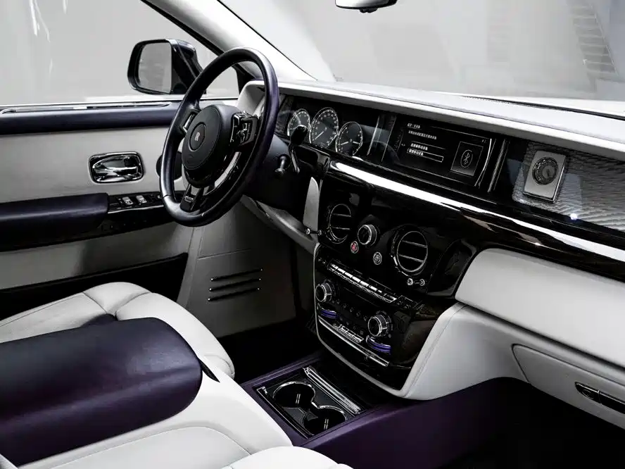 Rolls-Royce Phantom 2018 — фото 14