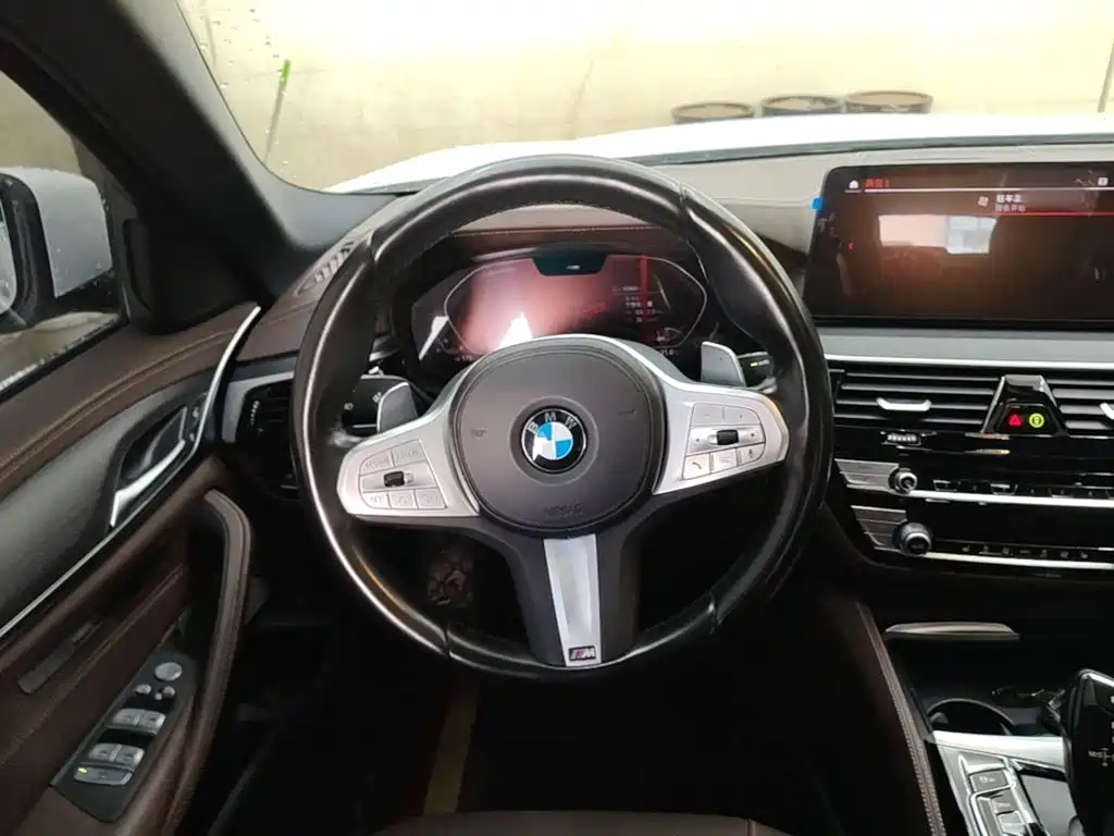 BMW 5 Series 2023 — фото 17