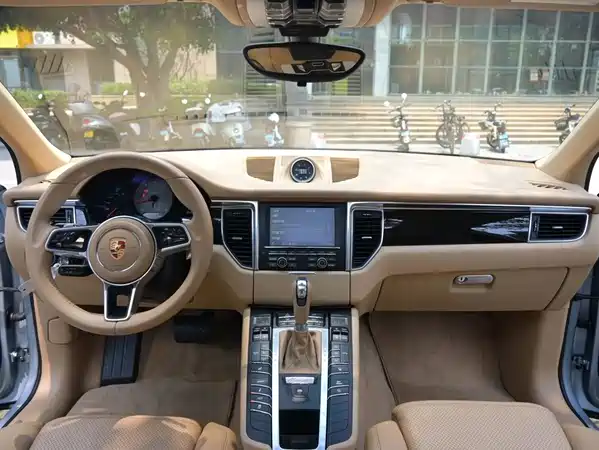 Porsche Macan 2016