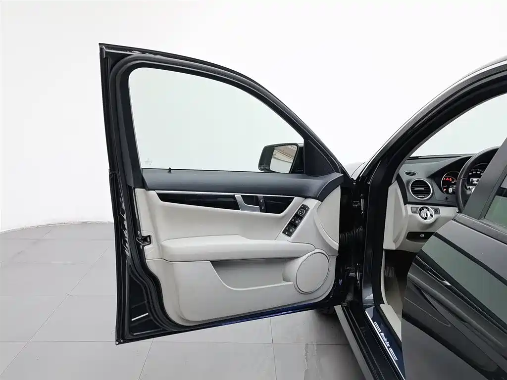Mercedes-Benz C-Class 2014 — фото 8