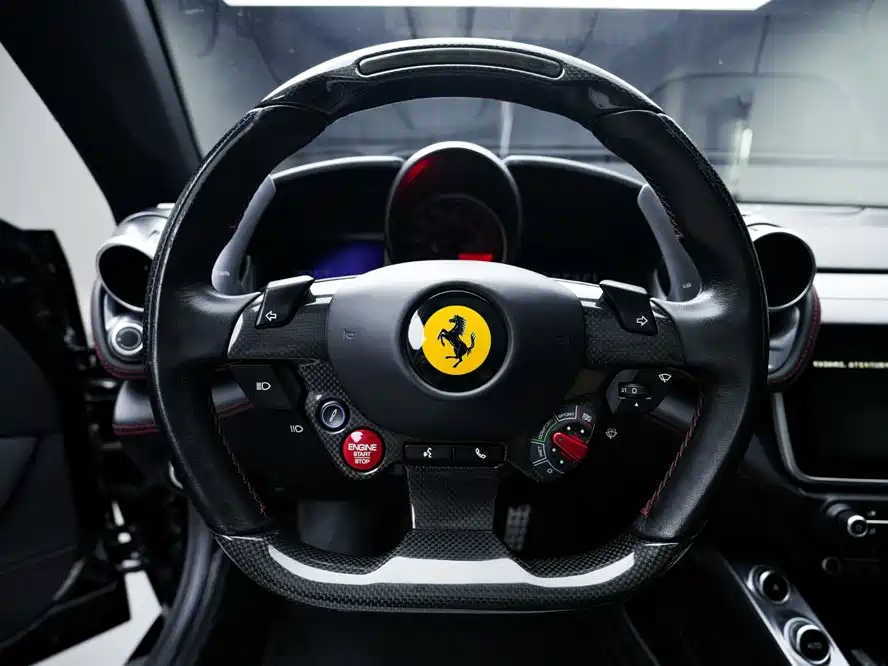 Ferrari GTC4Lusso 2019 — фото 16