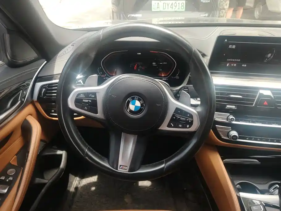 BMW 5 Series 2020 — фото 15
